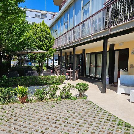 רימיני Hotel Paradiso מראה חיצוני תמונה